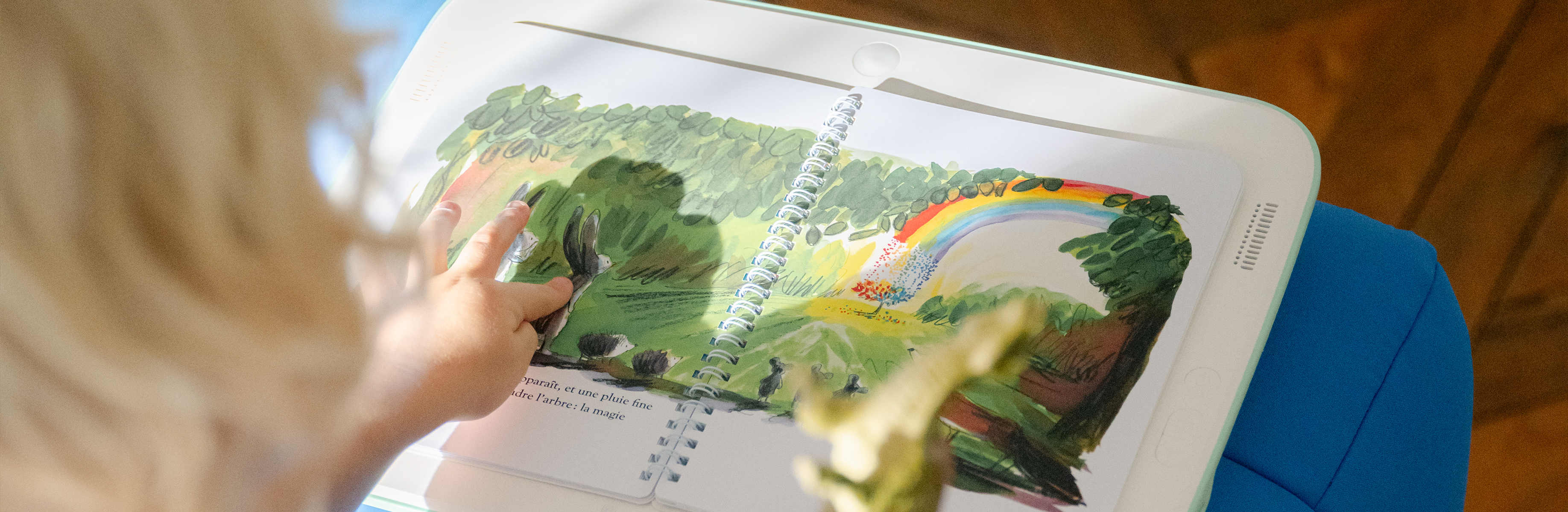 Découvrez notre console audio qui permet aux enfants de 3 à 8 ans de vivre des aventures captivantes, tout en stimulant leur imagination et leur créativité.
